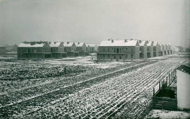 Selska cesta 1930. godine, invalidski stanovi